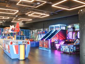 An indoor arcade room with basketball arcade games and other arcade machines at 610 Caravan in Bognor Regis