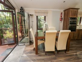 Tree House, Partial Lake Views - Lake District - 1164164 - thumbnail photo 14