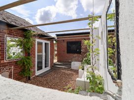 A garden with gravel and plants at The Corner House Ufford near Woodbridge