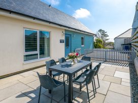 An outdoor seating area with a table and chairs at Moranedd Bach in Holyhead