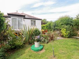 A house with garden and plants at Rosemaddon in Crantock