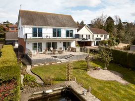 White Gables - Norfolk - 1164551 - thumbnail photo 1