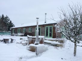 A house with a deck and snow at Smugglers Bodmin Moor, St Breward near St Tudy