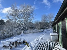 An outdoor area with a table and chairs in snow at Smugglers Bodmin Moor, St Breward near St Tudy