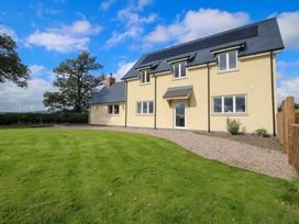 A house with a front yard at Hoddell Pitch Cottage Kinnerton near New Radnor