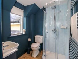 A bathroom with a shower and toilet at Hoddell Pitch Cottage Kinnerton near New Radnor
