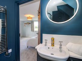 A bathroom with sink and mirror at Hoddell Pitch Cottage Kinnerton near New Radnor
