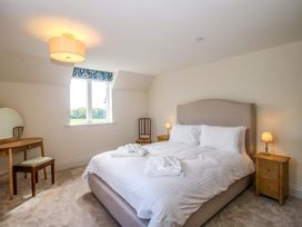 A bedroom with a bed and furniture at Hoddell Pitch Cottage Kinnerton near New Radnor