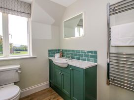 A bathroom with a sink and toilet at Hoddell Pitch Cottage Kinnerton near New Radnor