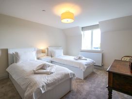 A bedroom with two single beds and a desk at Hoddell Pitch Cottage Kinnerton near New Radnor