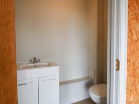 A bathroom with a sink and toilet at Hoddell Pitch Cottage Kinnerton near New Radnor