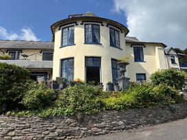 A house with garden and stone wall at Bayview Tower in Lynton