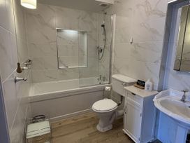 A bathroom with a bathtub, toilet and sink at Bayview Tower in Lynton