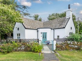 A house with a garden at Bodior Lodge in Rhoscolyn