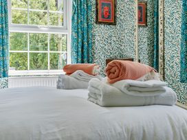 A bedroom with towels and bedding at Bodior Lodge Rhoscolyn