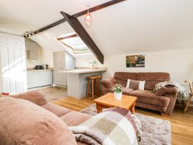 A living room with a skylight and kitchen at 2 Bakers Yard