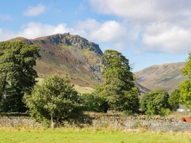 A scenic view of mountains and trees at 2 Bakers Yard