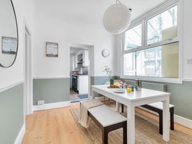 A dining room with a table and chairs at Palm House in Newquay