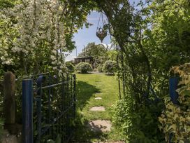 Cefn Campstone - South Wales - 1165347 - thumbnail photo 38