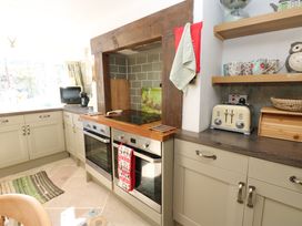 A kitchen with an oven and a toaster at The Museum in Nenthead