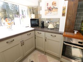 A kitchen with appliances and cabinets at The Museum in Nenthead