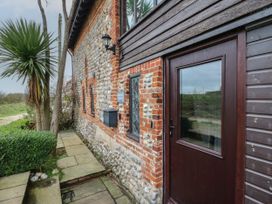 Bridge Barn - Norfolk - 1165486 - thumbnail photo 2