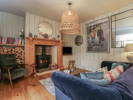 A living room with a fireplace and sofa at Cotswold House in Moreton-In-Marsh