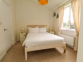 A bedroom with a double bed and two bedside tables with lamps at Lakeview Lodge in Forton near Garstang