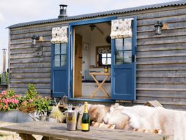 Lillie's Shepherds Hut at Shepherds Lodge Retreat and Wellness -  - 1165646 - thumbnail photo 2