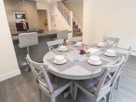 A dining room with a table and chairs at Boslowen in Portreath