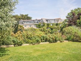 A house with a garden at Bodare 8 in Daymer Bay