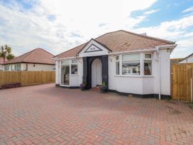 A single-story house with a tiled roof and drive paved with bricks at Brimrod in Talacre