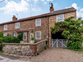 Pear Tree Cottage - North Yorkshire (incl. Whitby) - 1166318 - thumbnail photo 1