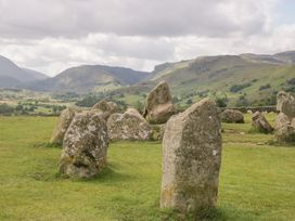 Standing stones in a grassy field with mountains in the background at Sunnycroft in Keswick