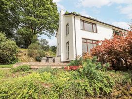 A house with garden and steps at Rowanhill in Kendal