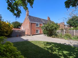 A house with a garden and gravel pathway at Beehive in Beccles