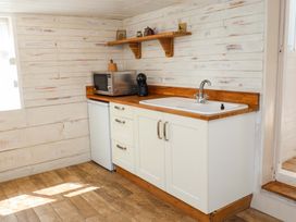 A kitchen with cabinets and appliances at Beehive in Beccles