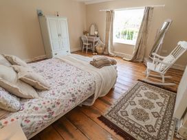 A bedroom with a bed and wardrobe at Beehive in Beccles