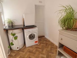 A laundry room with a washing machine and dryer at Beehive in Beccles