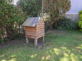 A beehive in a garden at Beehive in Beccles