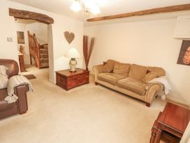 A living room with a sofa and lamp at 2 Bens Row near Backbarrow