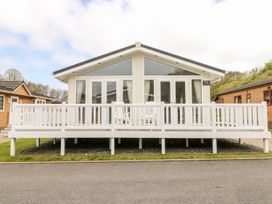 A house with a deck and windows at Erisa in 