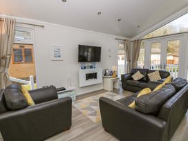 A living room with sofas and a television at Erisa in Stepaside