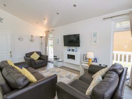 A living room with a television and sofas at Erisa in Stepaside