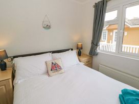 A bedroom with a bed and side tables at Erisa in Stepaside