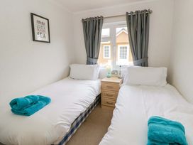 A bedroom with two single beds and a nightstand at Erisa in Stepaside