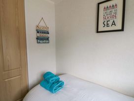 A bedroom with bed and towels at Erisa in Stepaside