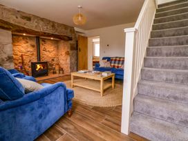 A living room with a sofa and fireplace at Isfryn