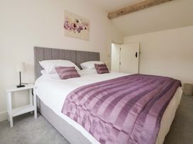 A bedroom with a bed and bedside table at Isfryn 