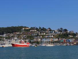A marina with boats and houses on a hill at 2 Court Cottage, Hillfield Village, Dartmouth